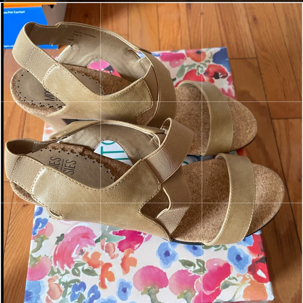 Sandals - Picture 2 of 3